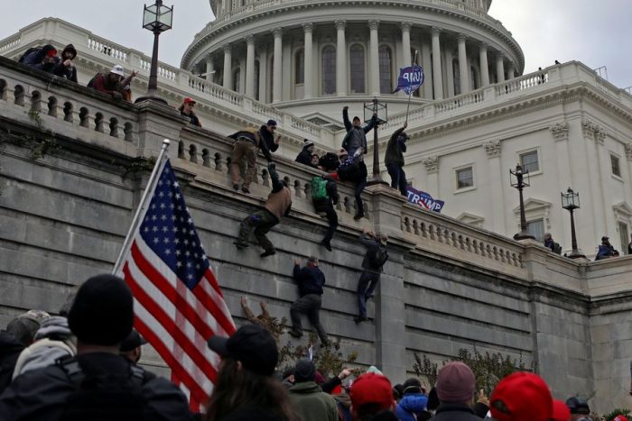 EEUU acusa a más de 300 personas por los ataques al Capitolio, dicen funcionarios EEUU acusa a más de 300 personas por los ataques al Capitolio, dicen funcionarios