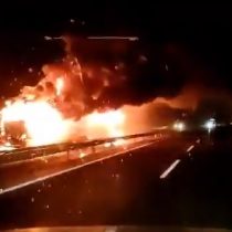 Otro ataque incendiario en la macrozona sur: una camioneta y cuatro camiones fueron quemados en Ercilla
