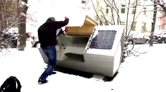 ONG crea cápsulas para que personas sin hogar puedan dormir sin exponerse a las frías temperaturas en ciudad alemana ONG crea cápsulas para que personas sin hogar puedan dormir sin exponerse a las frías temperaturas en ciudad alemana
