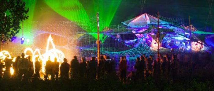 Fiestas ‘rave’ y religión: ¿son realmente tan diferentes? Fiestas ‘rave’ y religión: ¿son realmente tan diferentes?