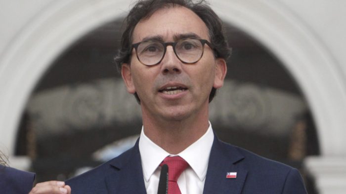 Ministro Figueroa destaca jornadas alternadas para retorno a clases y que mantienen “diálogo fluido” con el Colegio de Profesores Ministro Figueroa destaca jornadas alternadas para retorno a clases y que mantienen