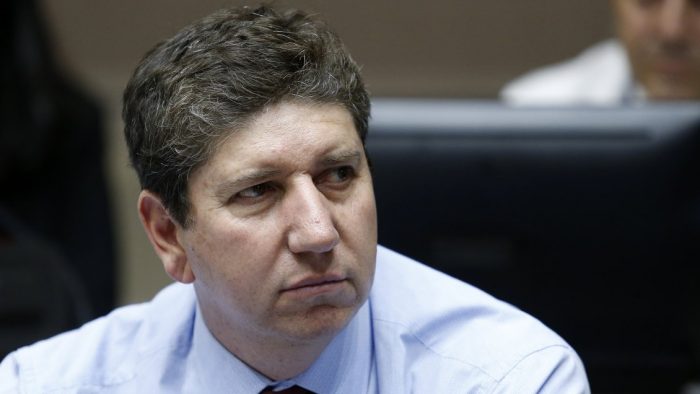 Ministro de Hacienda confronta tercer retiro del 10%: “A las personas más vulnerables ya no les quedan fondos” Ministro de Hacienda confronta tercer retiro del 10%: