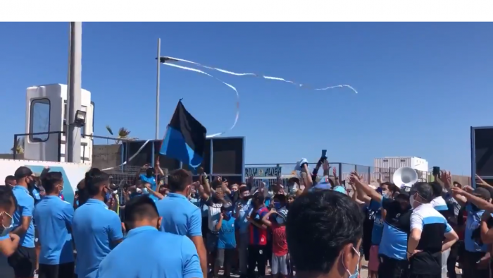 Deportes Iquique: se fueron a Primera B pero sus hinchas le dieron recibimiento de campeones Deportes Iquique: se fueron a Primera B pero sus hinchas le dieron recibimiento de campeones