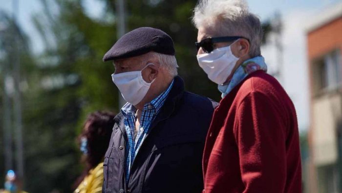 Adultos mayores sufren más heridas cutáneas por el uso de mascarillas en verano Adultos mayores sufren más heridas cutáneas por el uso de mascarillas en verano