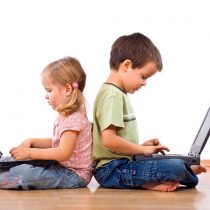 Cómo ayudar a tus hijos a aceptar el aburrimiento (y por qué puede ser bueno)