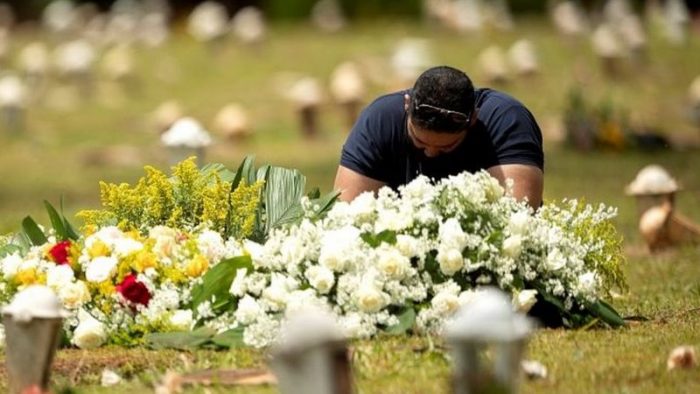 Por qué relacionan al controversial «kit covid» que promueve Bolsonaro contra el coronavirus con un mayor riesgo de muerte en Brasil Por qué relacionan al controversial