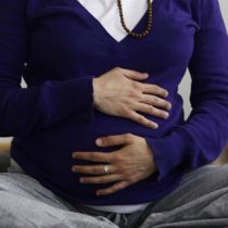 Más de ocho mil embarazadas han enfermado por Covid-19 en Chile desde el inicio de la pandemia: cinco han fallecido