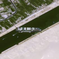 Crisis del Canal de Suez aumenta preocupaciones sobre suministros para minoristas de EEUU y Europa