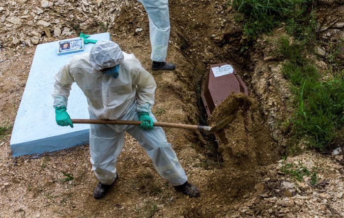 Brasil supera por primera vez las 2.800 muertes diarias y bate nuevo récord Brasil supera por primera vez las 2.800 muertes diarias y bate nuevo récord