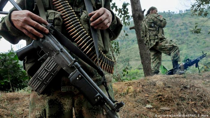 Enfrentamientos entre grupos armados dejan más de 2.000 desplazados en Colombia Enfrentamientos entre grupos armados dejan más de 2.000 desplazados en Colombia