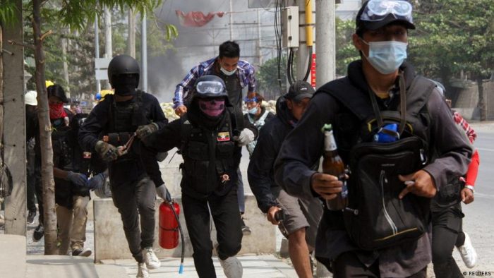 Muertos por la violencia de la junta militar en Birmania superan los 300 Muertos por la violencia de la junta militar en Birmania superan los 300