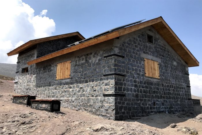 Casa Von Kiesling y Refugio Alemán: las restauradas alternativas recreativas de montaña dentro de Santiago Casa Von Kiesling y Refugio Alemán: las restauradas alternativas recreativas de montaña dentro de Santiago