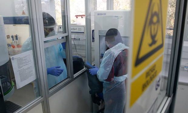 Cifra de pacientes con ventilación mecánica alcanza nuevo récord desde el inicio de la pandemia: 1.806 personas requieren de esa asistencia Cifra de pacientes con ventilación mecánica alcanza nuevo récord desde el inicio de la pandemia: 1.806 personas requieren de esa asistencia