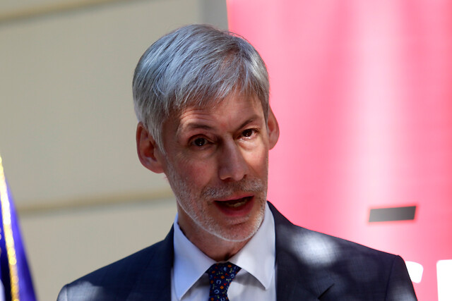 Director del Servel se mostró a favor de realizar las elecciones en dos días y pidió al Congreso acelerar la decisión: “No debiera pasar de la próxima semana” Director del Servel se mostró a favor de realizar las elecciones en dos días y pidió al Congreso acelerar la decisión: