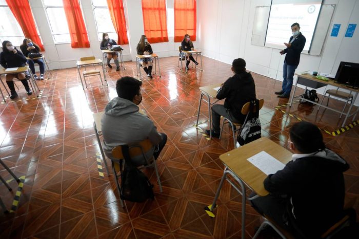 Colmed asevera que clases presenciales deben realizarse desde Fase 3 Colmed asevera que clases presenciales deben realizarse desde Fase 3