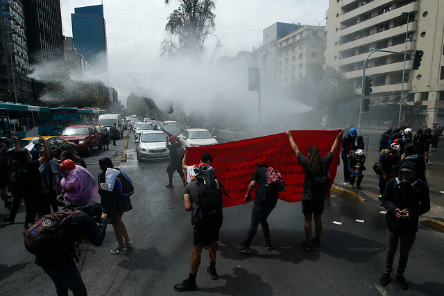 Mochilazo: vuelven las protestas de estudiantes secundarios a la Alameda Mochilazo: vuelven las protestas de estudiantes secundarios a la Alameda