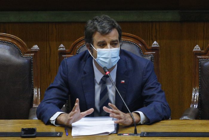 Ministro de la Segpres detalla cómo será la votación en dos jornadas: Se dará prioridad a adultos mayores, enfermos crónicos y embarazadas el primer día Ministro de la Segpres detalla cómo será la votación en dos jornadas: Se dará prioridad a adultos mayores, enfermos crónicos y embarazadas el primer día