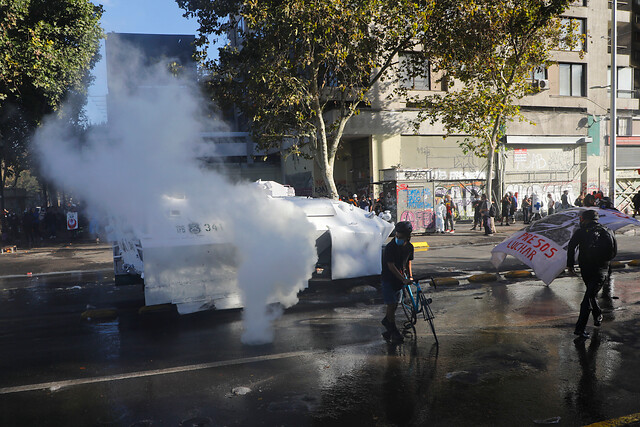 Plaza Baquedano sin Baquedano: Carabineros aplica copamiento ante manifestaciones Plaza Baquedano sin Baquedano: Carabineros aplica copamiento ante manifestaciones