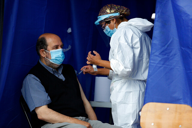 Seremi de Salud abre sumario sanitario contra vacunatorio de Chillán que cobraba $15 mil por inocular contra el coronavirus a domicilio Seremi de Salud abre sumario sanitario contra vacunatorio de Chillán que cobraba $15 mil por inocular contra el coronavirus a domicilio