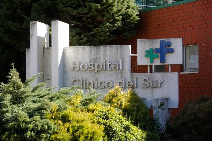 Parte médico confirma que camarógrafo de TVN sufrió “estallido ocular” y perdida de visión tras baleo en Tirúa Parte médico confirma que camarógrafo de TVN sufrió