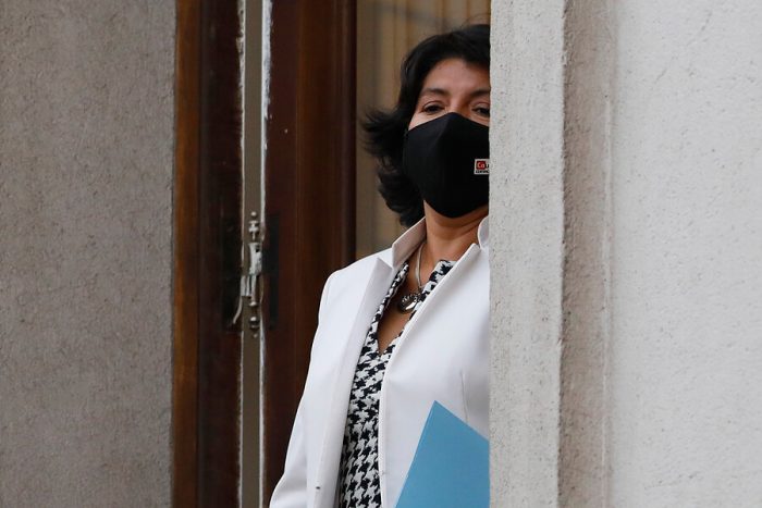 Provoste baja el perfil a las acusaciones de “chantaje” de Bellolio: «Me quedo con lo que ha sido la reunión con el Presidente de la República» Provoste baja el perfil a las acusaciones de “chantaje” de Bellolio: