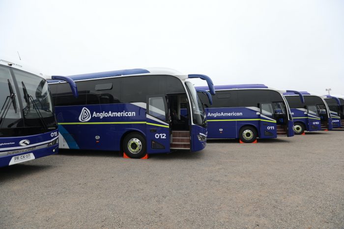 Minera apuesta por transformarse en carbono neutral e implementa la flota interurbana de buses eléctricos más grande del país
