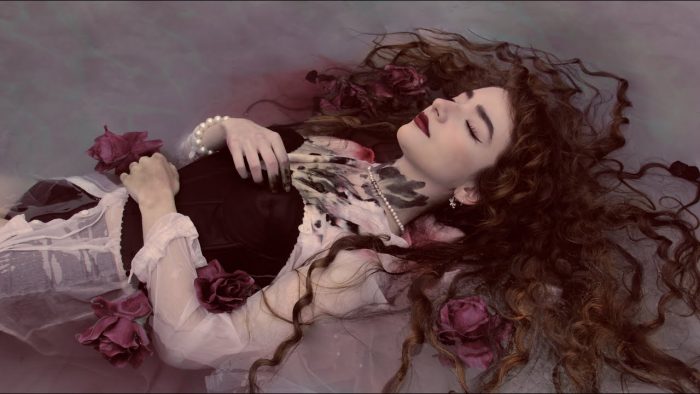 Dua Lipa y Coldplay juzgarán videoclip del director Iñaki Velásquez y la cantante Karla Grunewaldt Dua Lipa y Coldplay juzgarán videoclip del director Iñaki Velásquez y la cantante Karla Grunewaldt
