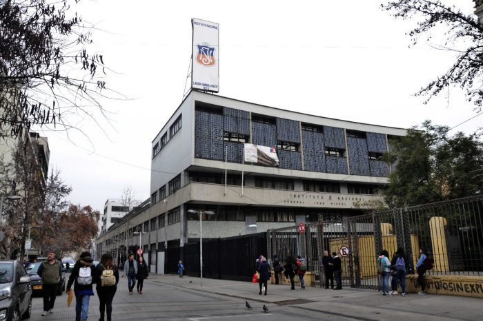 Histórico: Instituto Nacional recibirá alumnas a partir de este mes Histórico: Instituto Nacional recibirá alumnas a partir de este mes