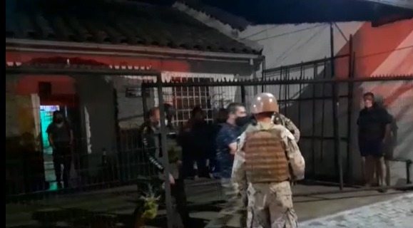 Detienen a 76 personas que se encontraban al interior de cervecería en Rancagua Detienen a 76 personas que se encontraban al interior de cervecería en Rancagua