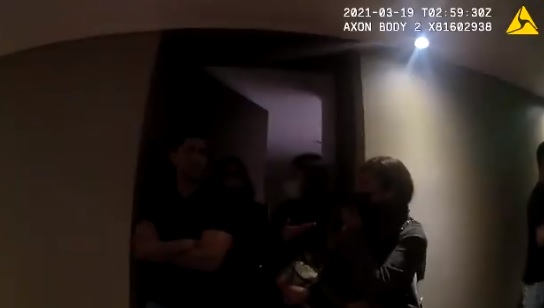 En uno de los momentos más críticos de la pandemia: fiesta clandestina en un departamento en Las Condes terminó con 12 detenidos En uno de los momentos más críticos de la pandemia: fiesta clandestina en un departamento en Las Condes terminó con 12 detenidos