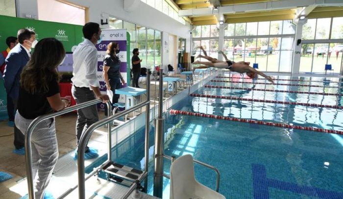 Plan energético transforma piscina municipal de Peñalolén en la primera fotovoltaica del país Plan energético transforma piscina municipal de Peñalolén en la primera fotovoltaica del país