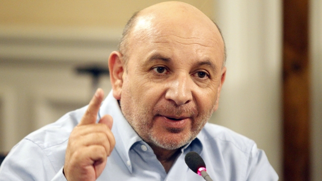 Diputado Castro (PS) apoya postergación de elecciones: “Tenemos el triple de enfermos en camas UCI que cuando se aplazó el plebiscito” Diputado Castro (PS) apoya postergación de elecciones: