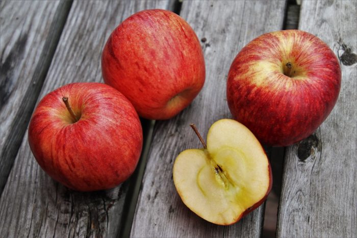 Bioquímico estudia el azúcar de la frutas y verduras para la creación de un bioplástico nacional Bioquímico estudia el azúcar de la frutas y verduras para la creación de un bioplástico nacional