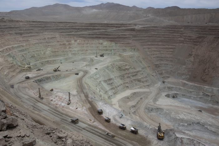Trabajadores de mina de cobre Radomiro Tomic de Codelco aceptan oferta
