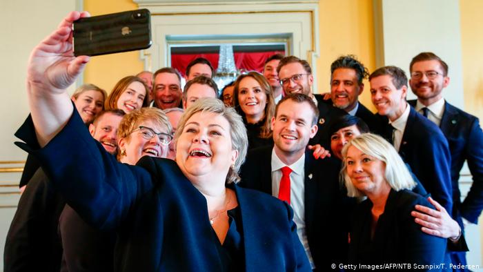 Multan a la primera ministra noruega por violar medidas antipandemia celebrando cumpleaños en grupo mayor al permitido Multan a la primera ministra noruega por violar medidas antipandemia celebrando cumpleaños en grupo mayor al permitido
