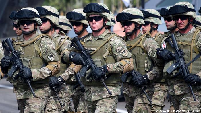 Aliados de la OTAN acordaron iniciar retirada de Afganistán el 1 de mayo