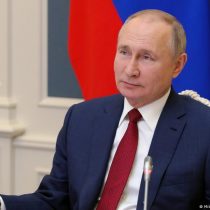 Putin firma ley que le permite quedarse en el poder hasta 2036