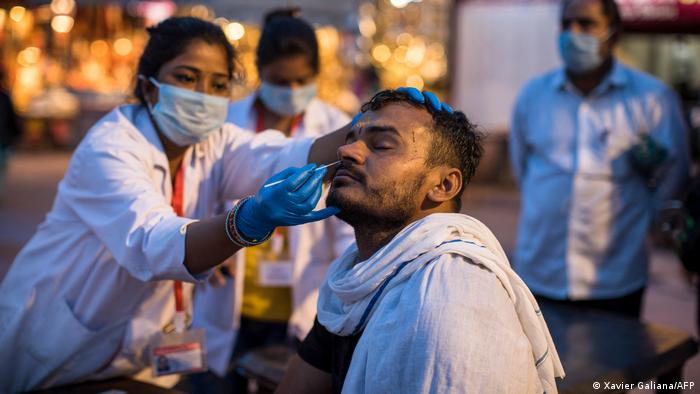 India rompe récord mundial de contagios en un día India rompe récord mundial de contagios en un día