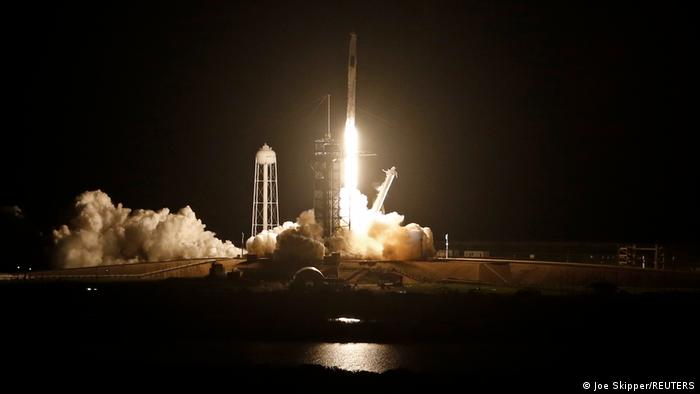 Cápsula Crew Dragon de SpaceX se acopla a la Estación Espacial Internacional