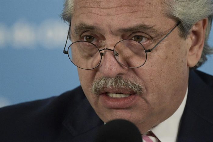 Presidente Alberto Fernández trata de «imbéciles» a críticos tras cifras récords en Argentina por Covid Presidente Alberto Fernández trata de