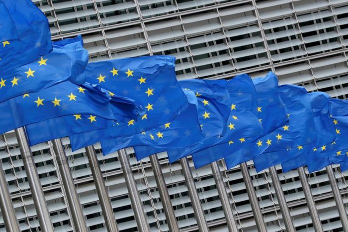 Unión Europea denuncia a AstraZeneca por incumplimiento del suministro de vacunas