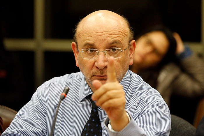 “¿Qué está pasando con la vacunación?”: diputado Castro cuestiona “falta de acceso” a las vacunas tras cifra récord de contagios por coronavirus