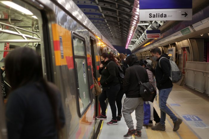 Falla eléctrica generó la suspensión del funcionamiento en nueve estaciones de la Línea 4 del Metro de Santiago