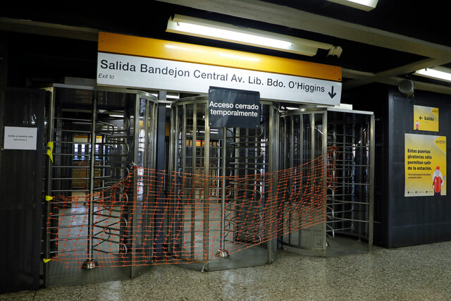 “No son torniquetes”: Metro explica criticada instalación en Los Héroes y aclara que corresponde a “puertas giratorias de salida”