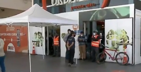 Supermercado de Puente Alto es clausurado por brote de covid-19: ayer se cerró otro en La Cisterna
