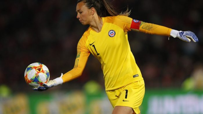 Christiane Endler tras histórica clasificación de La Roja femenina a los JJ.OO.: «Estamos demostrando que la mujer chilena es fuerte, capaz, deportista» Christiane Endler tras histórica clasificación de La Roja femenina a los JJ.OO.: «Estamos demostrando que la mujer chilena es fuerte, capaz, deportista»
