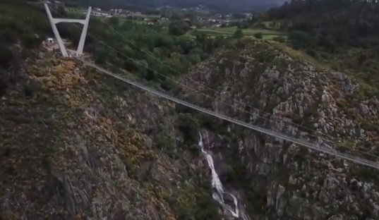 Más de medio kilómetro de extensión: inauguran en Portugal el puente peatonal colgante más largo del mundo
