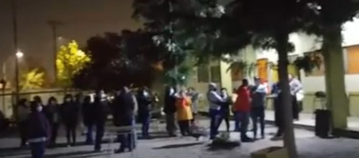 Carabineros detiene a 60 personas por infringir normas sanitarias en liceo de San Ramón: más de una decena son funcionarios municipales Carabineros detiene a 60 personas por infringir normas sanitarias en liceo de San Ramón: más de una decena son funcionarios municipales