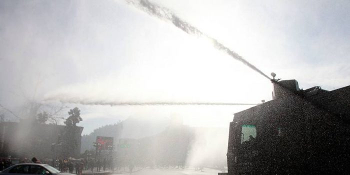 Manifestaciones en Plaza Italia: Carabineros detiene a más de 100 personas y asistentes acusan obstrucciones a prensa independiente