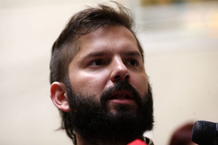 PC replica a Boric por dichos sobre Jadue: «Ante las dudas que plantea, lo mejor es una primaria entre ambos» PC replica a Boric por dichos sobre Jadue: